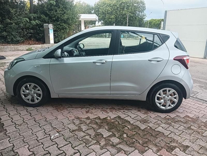 Używany Hyundai i10 67 KM (49 kW) 2019 Szary Hatchback