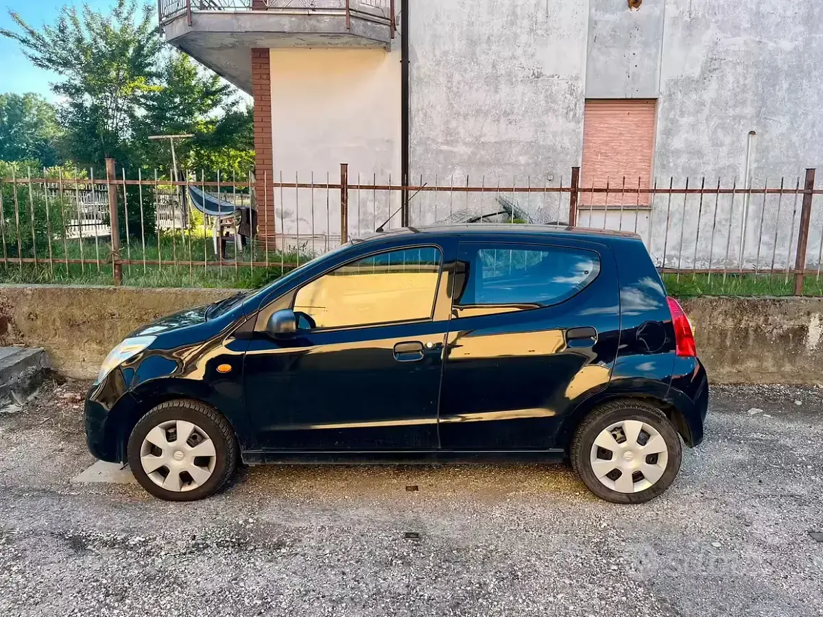 Usata Suzuki Alto 68 CV (50 kW) 2011 Nero Utilitaria