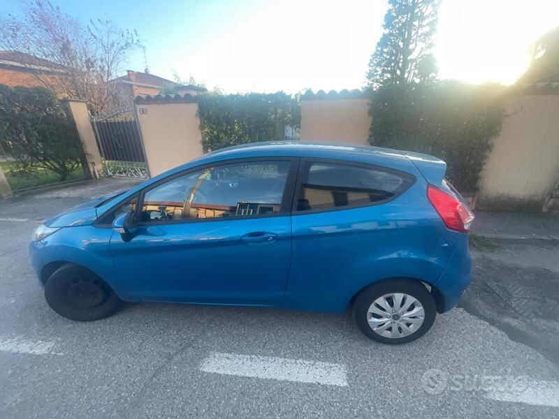 Usata Ford Fiesta 100 CV (73 kW) 2015 Blu Utilitaria