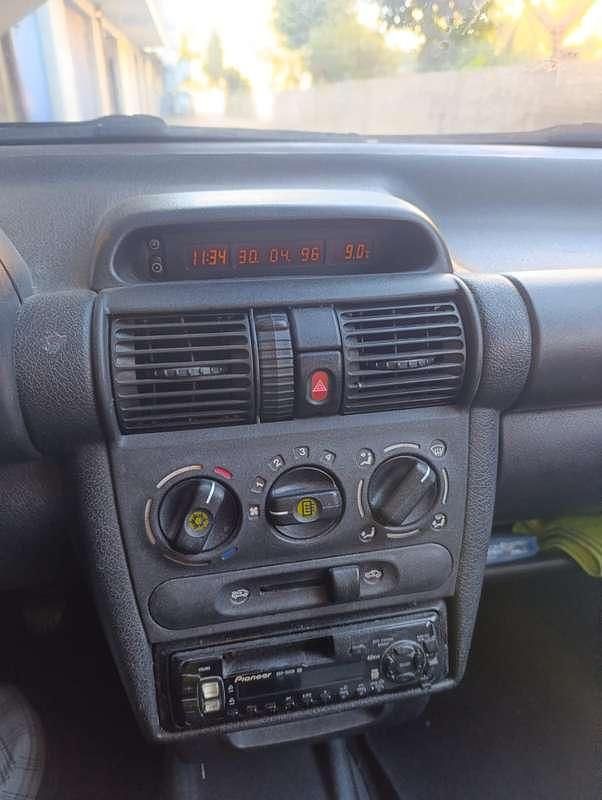 Usata Opel Corsa 67 CV (49 kW) 2000 Grigio Berlina