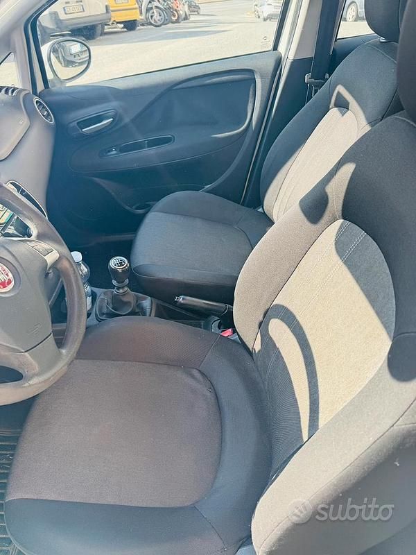 Usata Fiat Punto Lounge 69 CV (50 kW) 2013 Bianco Utilitaria
