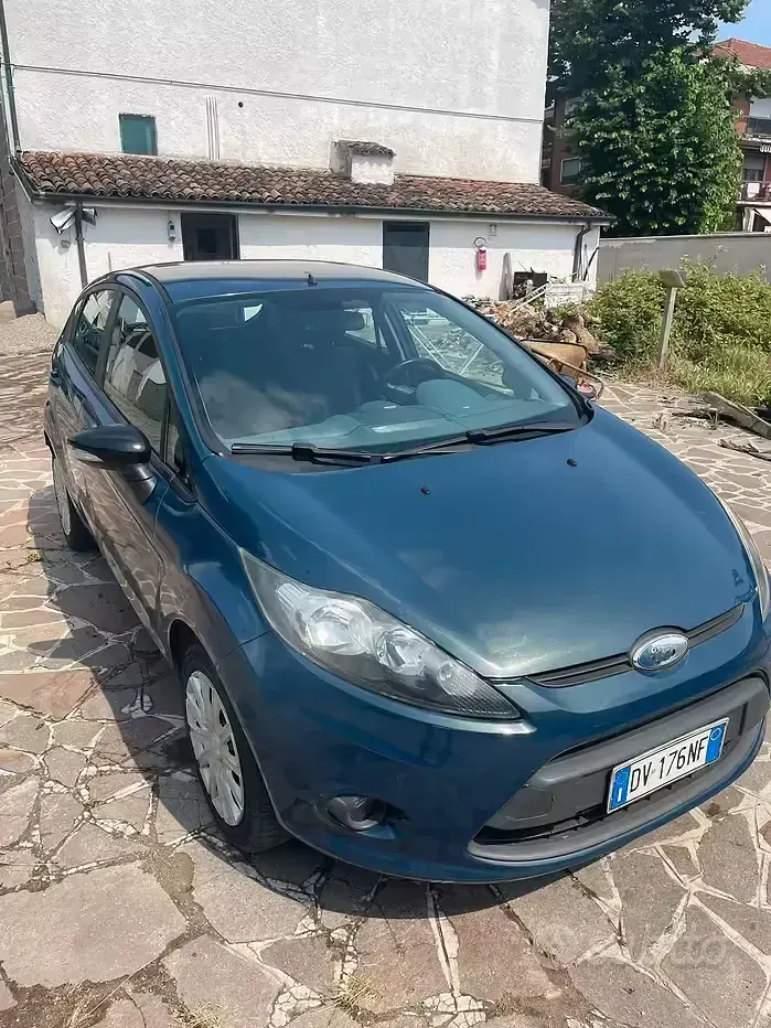 Usata Ford Fiesta 82 CV (60 kW) 2009 Blu Berlina