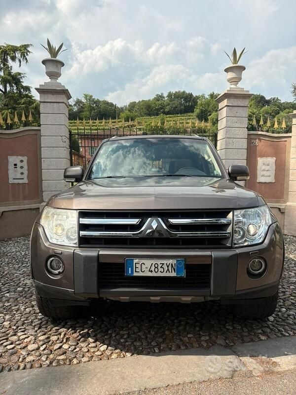 Usata Mitsubishi Pajero Instyle 200 CV (147 kW) 2010 Marrone SUV