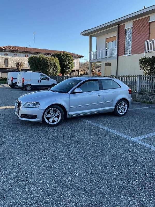 Usado Audi A3 Ambition 105 CV (77 kW) 2010 Gris Utilitario