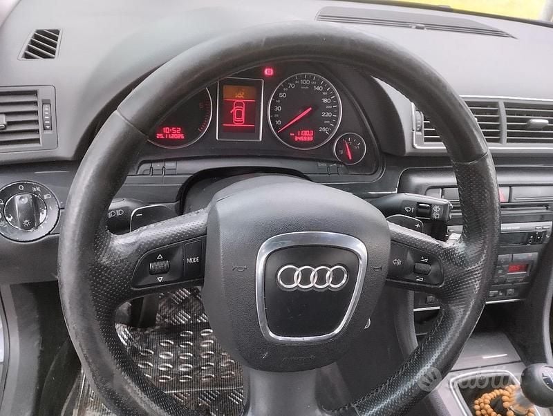 Usata Audi A4 130 CV (95 kW) 2002 Grigio Station wagon