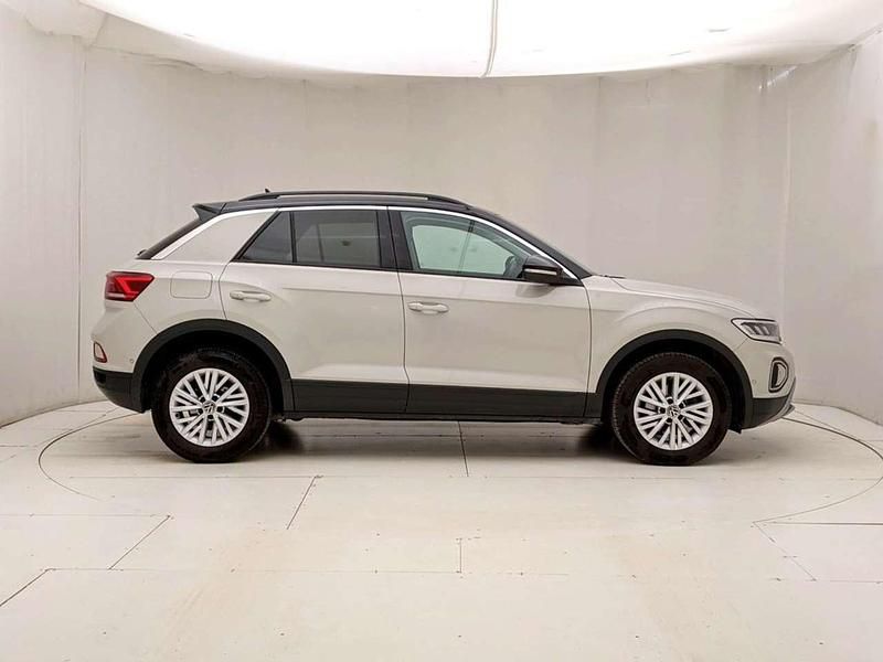 Usata VW T-Roc Life 116 CV (85 kW) 2023 Beige SUV