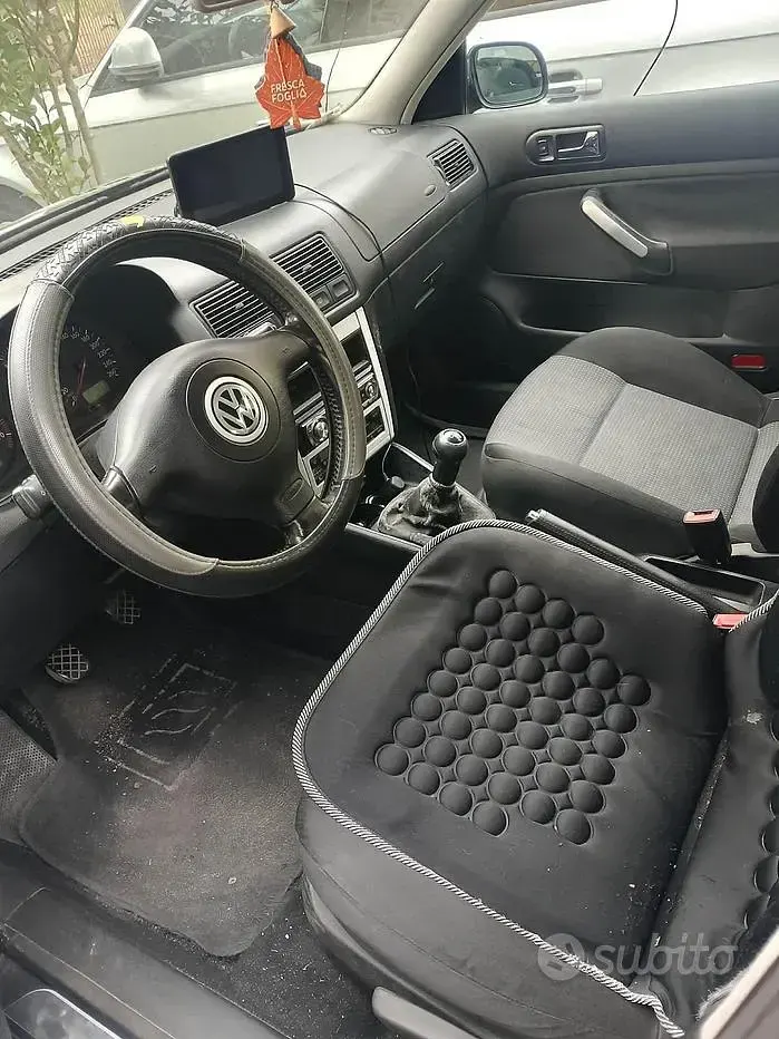 Usata VW Golf IV 105 CV (77 kW) 2003 Blu Berlina