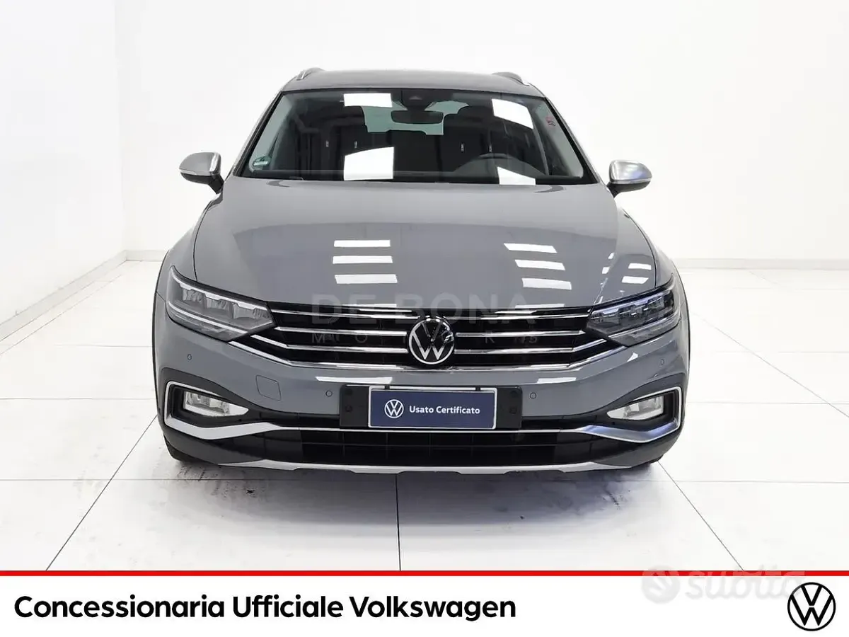 Usata VW Passat 200 CV (147 kW) 2024 Grigio Station wagon
