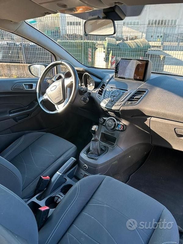 Usata Ford Fiesta Titanium 2016 Blu Utilitaria
