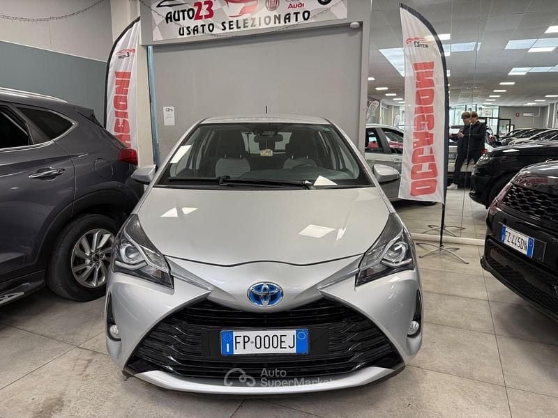 Usata Toyota Yaris Hybrid Active 73 CV (53 kW) 2018 Grigio Berlina
