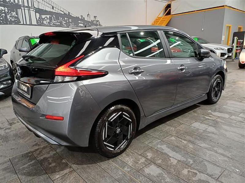 Usata Nissan Leaf Acenta 110 kW (150 CV) 2022 Grigio scuro Utilitaria