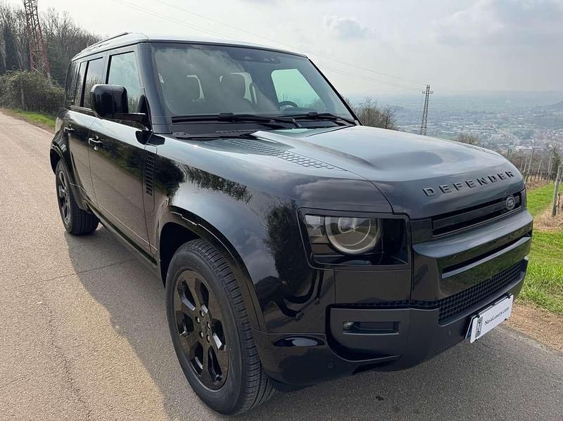 Nuova Land Rover Defender SE Dynamic 200 CV (147 kW) 2026 Santorini black SUV