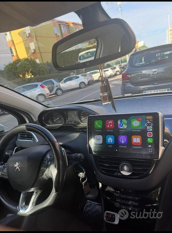 Usata Peugeot 208 Allure 82 CV (60 kW) 2015 Bianco Utilitaria