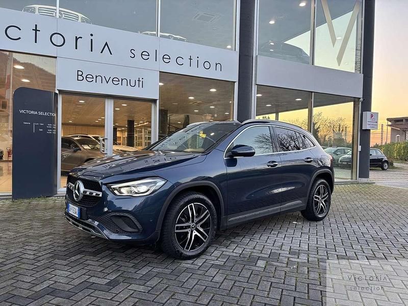 Usata Mercedes GLA200 150 CV (110 kW) 2021 Blu/azzurro SUV