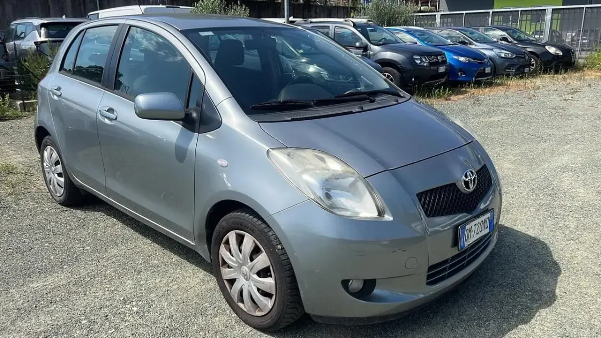 Usata Toyota Yaris Sol 87 CV (63 kW) 2008 Argento Utilitaria