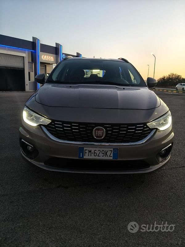Usata Fiat Tipo 120 CV (88 kW) 2017 Marrone Station wagon