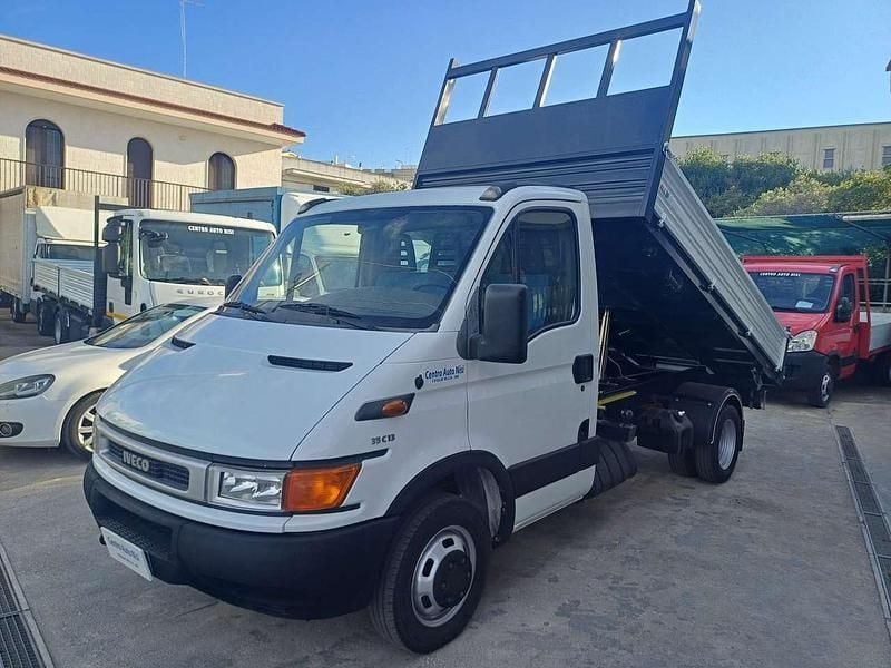 Bianco Usata 2002 Iveco Daily | 14.500 € (Molto cara) - Immagine 1/4