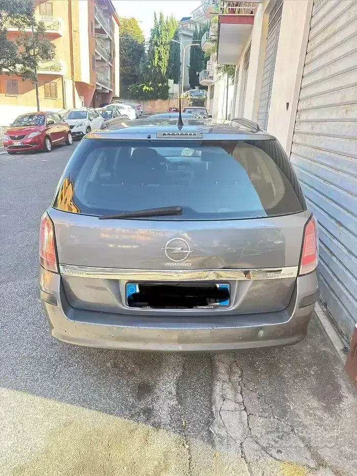 Usata Opel Astra 105 CV (77 kW) 2007 Grigio Station wagon
