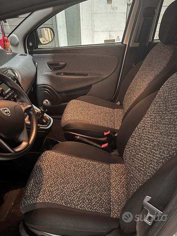 Usata Lancia Ypsilon 69 CV (50 kW) 2018 Bianco Utilitaria