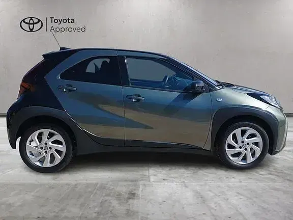 Usata Toyota Aygo X Trend 72 CV (52 kW) 2022 Verde SUV