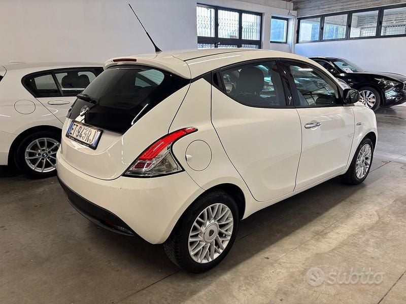 Usata Lancia Ypsilon Platinum 95 CV (69 kW) 2013 Bianco Utilitaria