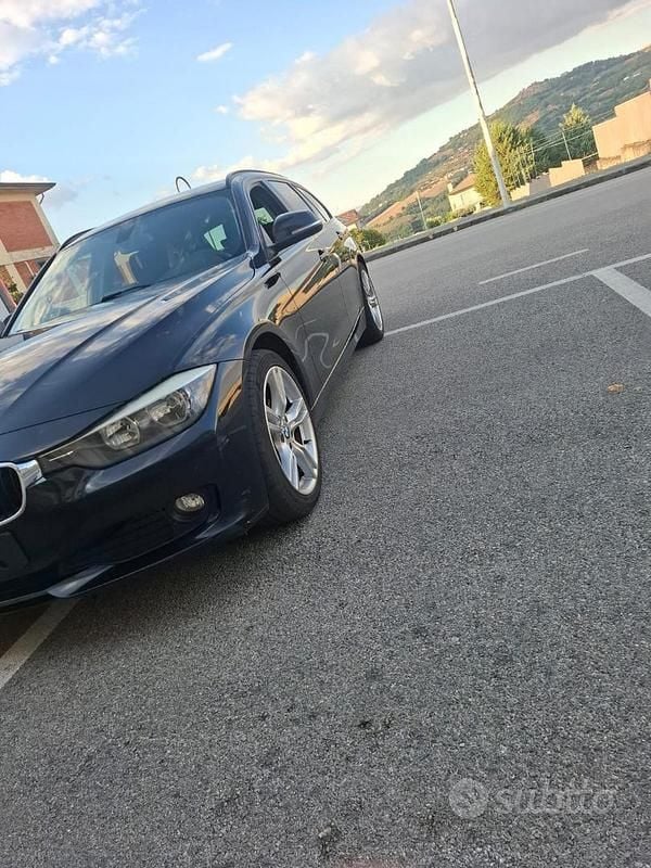 Usata BMW 318 143 CV (105 kW) 2014 Nero Station wagon