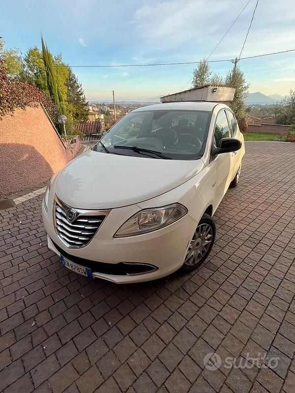 Bianco Usata 2013 Lancia Ypsilon Silver Due volumi | 4500 € (Super prezzo) - Immagine 1/4