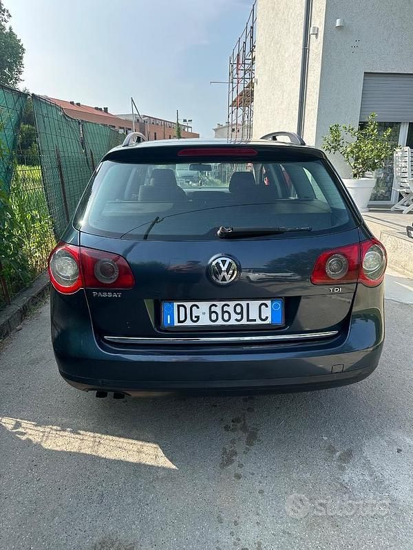 Usata VW Passat 75 CV (55 kW) 2007 Grigio Station wagon