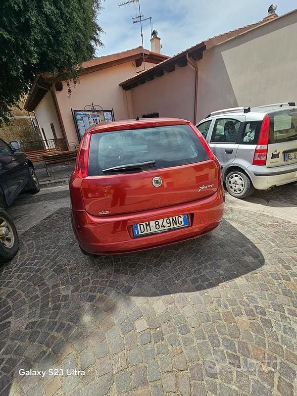 Usata Fiat Grande Punto Active 65 CV (47 kW) 2008 Rosso Utilitaria