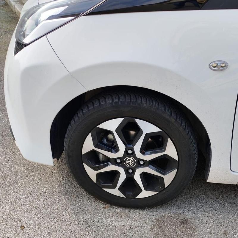 Usata Toyota Aygo 72 CV (52 kW) 2019 Bianco Utilitaria