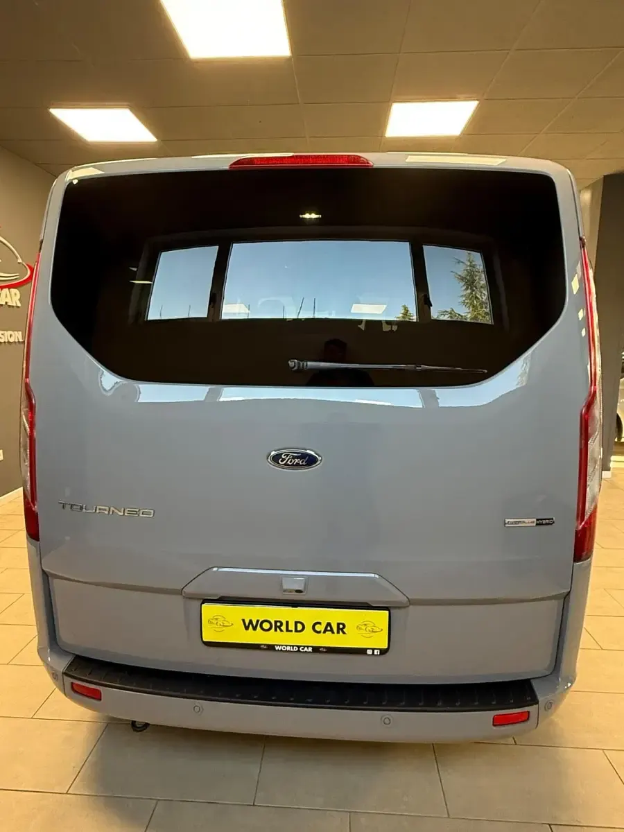 Usata Ford Tourneo Titanium 149 CV (109 kW) 2023 Grigio Monovolume