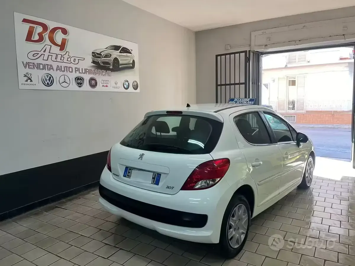 Usata Peugeot 207 68 CV (50 kW) 2012 Bianco Berlina