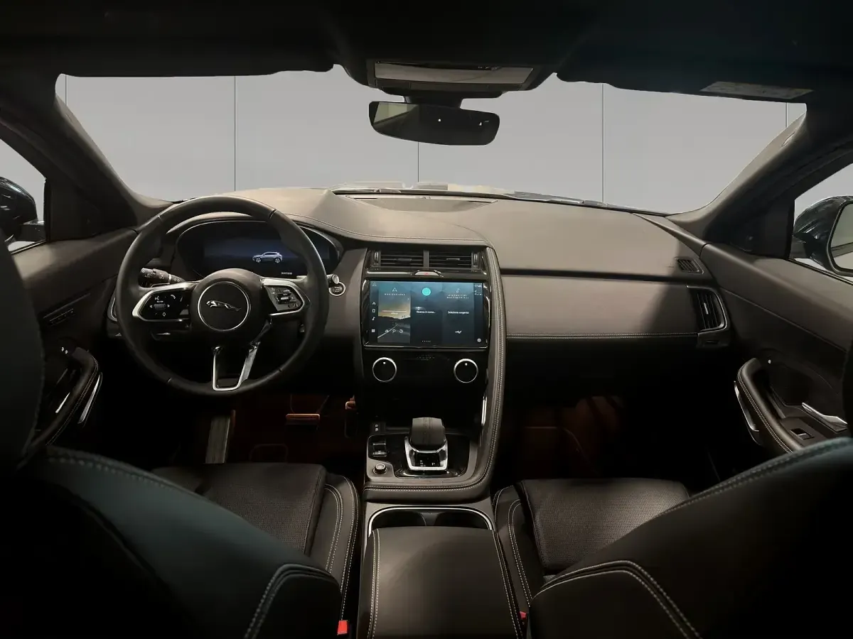 Usata Jaguar E-Pace R-Dynamic 163 CV (119 kW) 2024 Grigio SUV