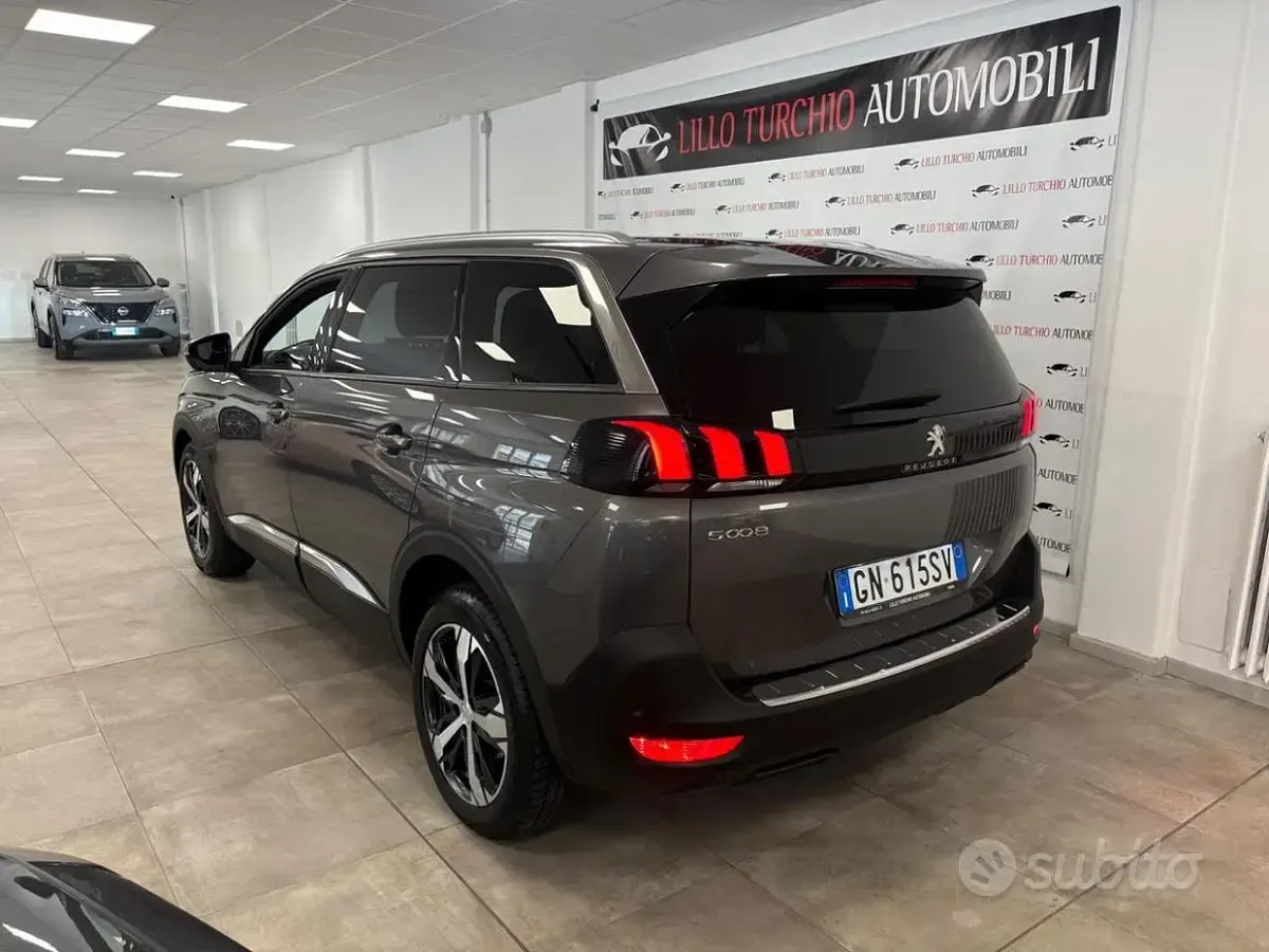 Usata Peugeot 5008 Allure 131 CV (96 kW) 2023 Grigio scuro SUV