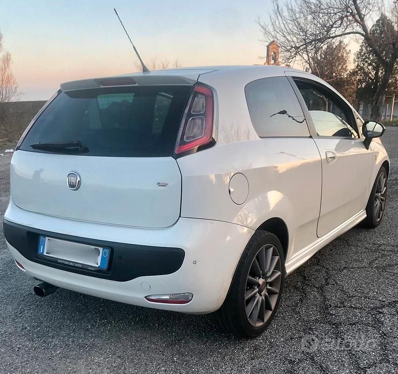 Usata Fiat Grande Punto Sport 90 CV (66 kW) 2010 Bianco Utilitaria