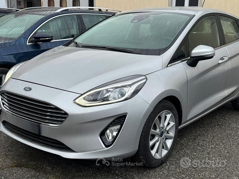 Usata Ford Fiesta Titanium 86 CV (63 kW) 2018 Grigio Utilitaria