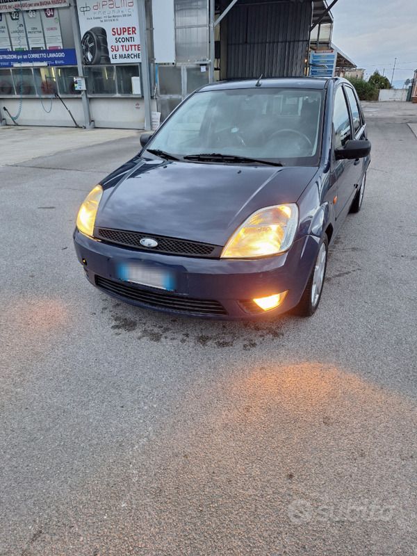 Blu Usata 2003 Ford Fiesta Due volumi | 700 € (Super prezzo) - Immagine 1/4