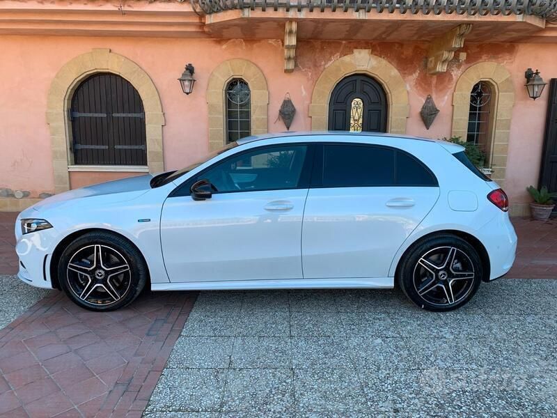 Bianco Usata 2021 Mercedes A250 AMG line Tre volumi | 29.000 € (Buon prezzo) - Immagine 1/4