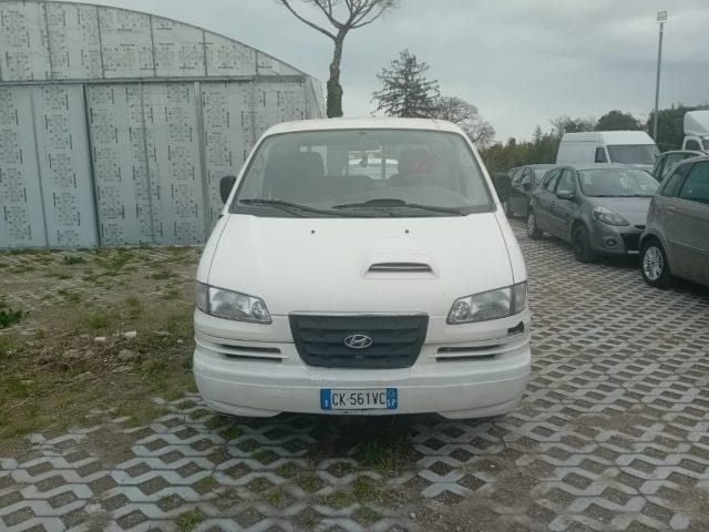 Bianco Usata 2004 Hyundai H-1 Monovolume | 4699 € (Super prezzo) - Immagine 1/4
