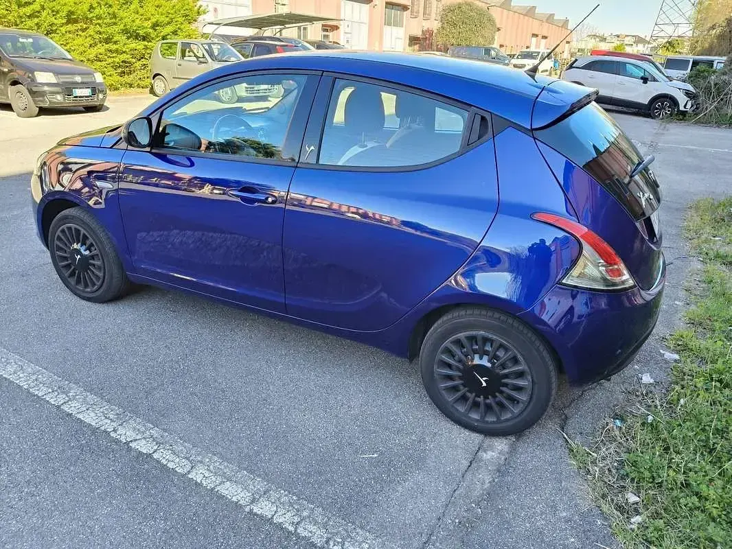 Usata Lancia Ypsilon 69 CV (50 kW) 2015 Utilitaria