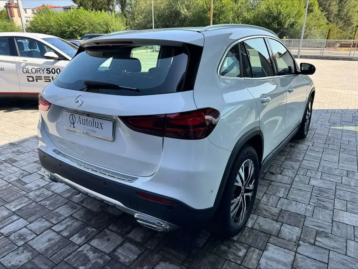 Usata Mercedes GLA180 Advanced Plus 116 CV (85 kW) 2024 Bianco polare SUV