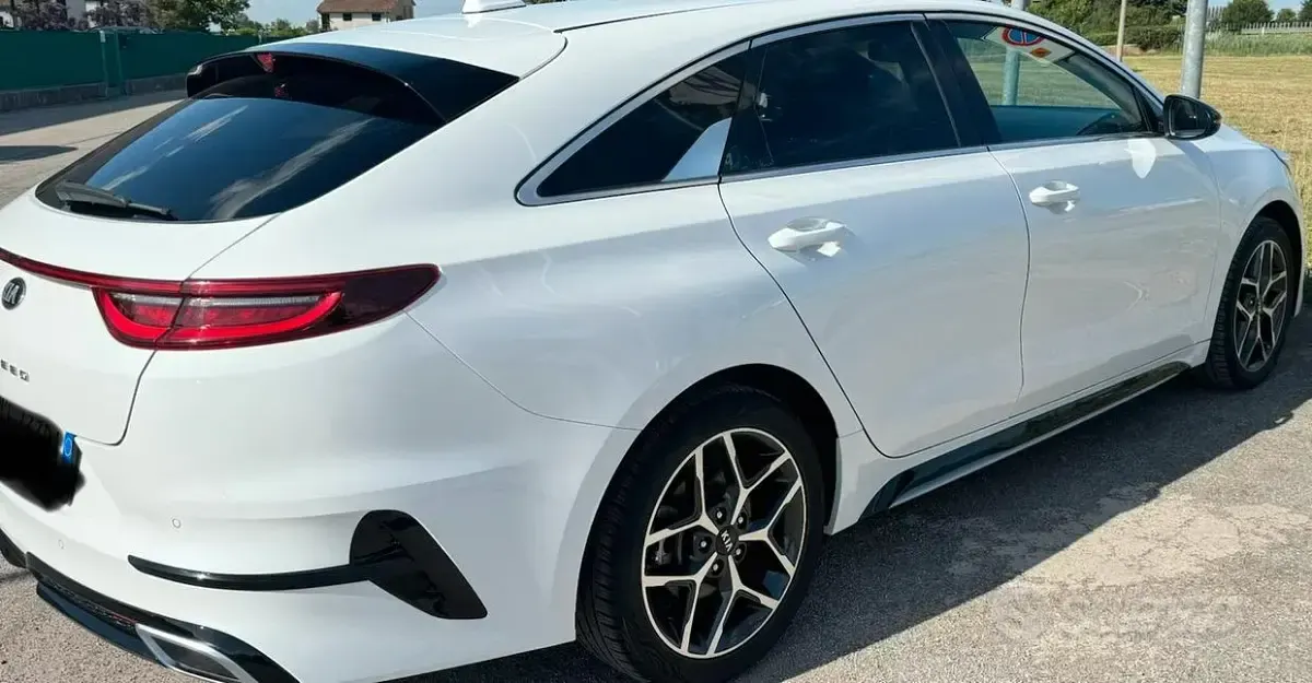 Usata Kia ProCeed 136 CV (100 kW) 2021 Bianco Station wagon