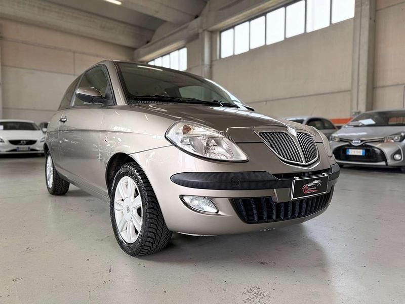 Usata Lancia Ypsilon 70 CV (51 kW) 2005 Grigio Utilitaria