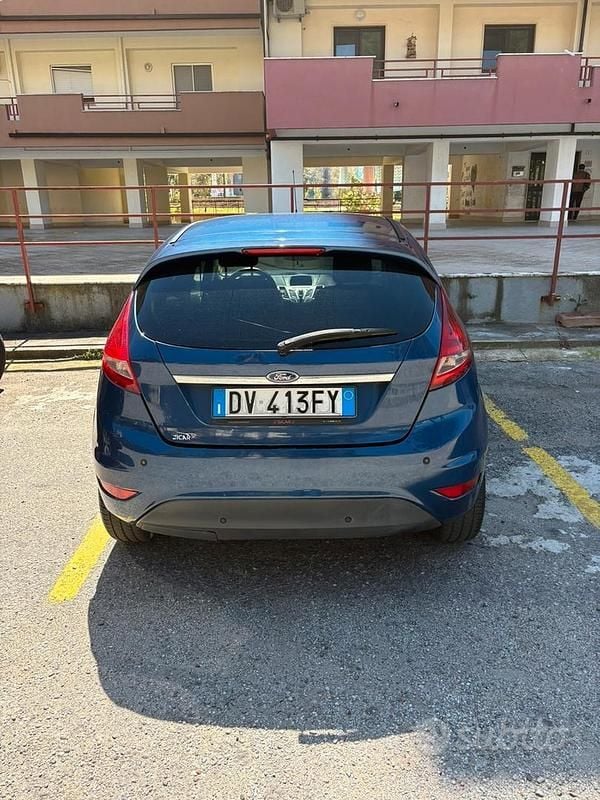 Usata Ford Fiesta 68 CV (50 kW) 2009 Blu Berlina