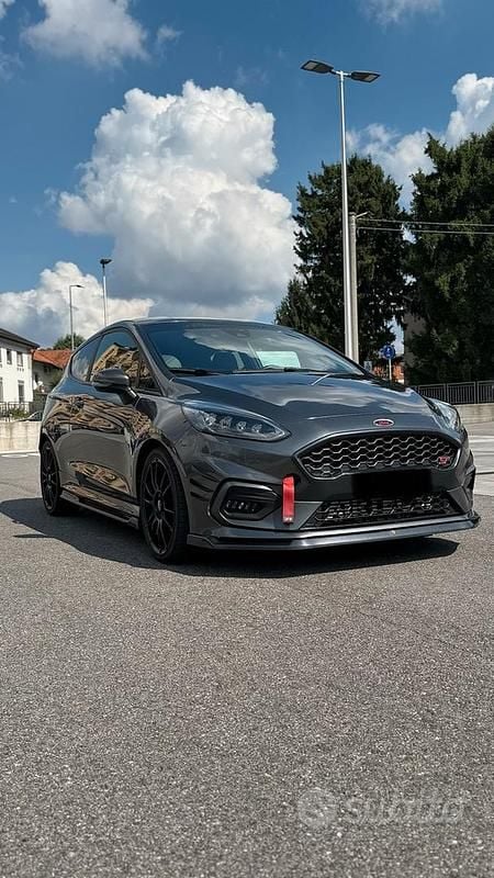 Usata Ford Fiesta ST 200 CV (147 kW) 2021 Grigio Utilitaria