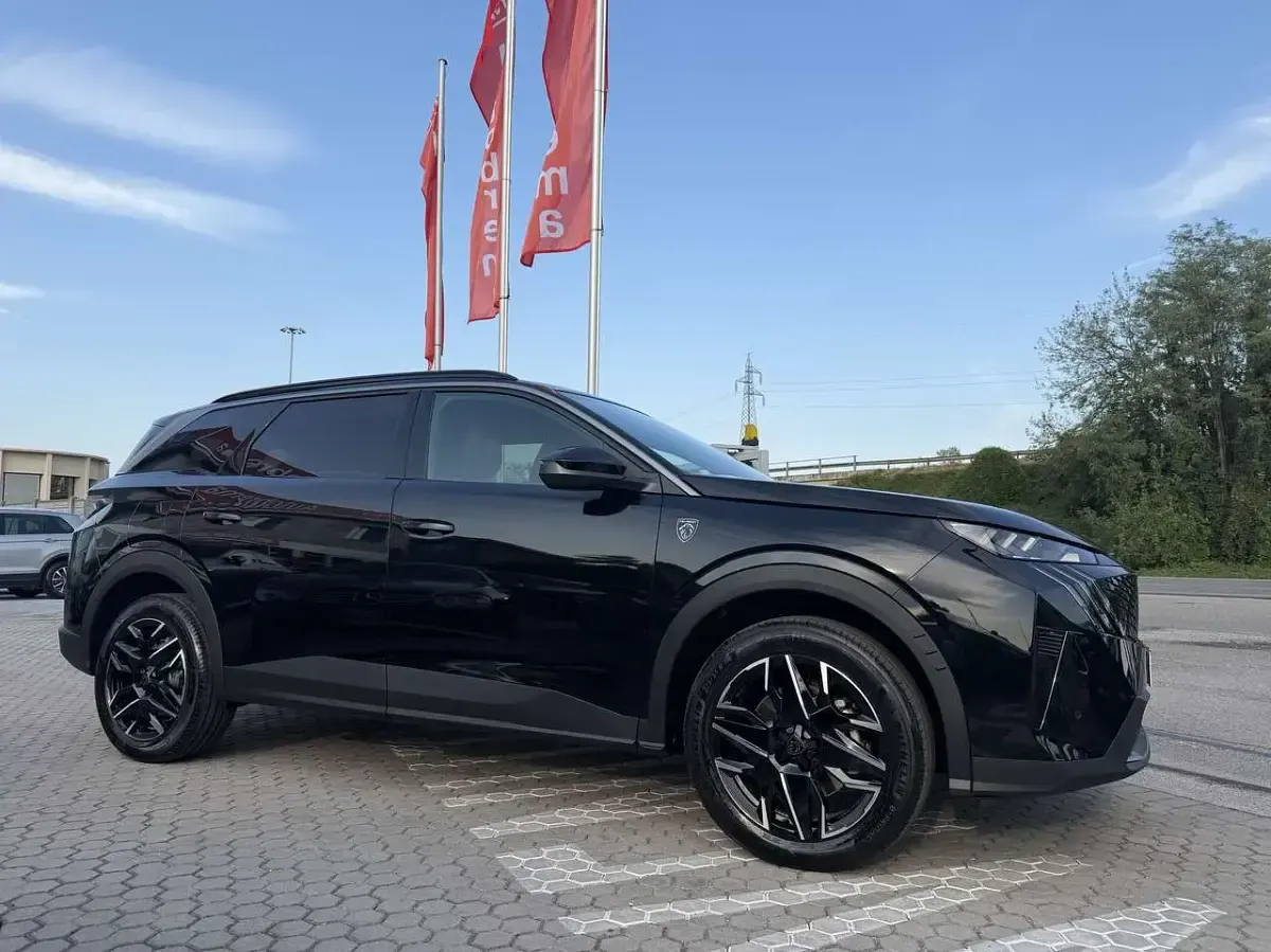 Nuova Peugeot 5008 GTi 136 CV (100 kW) 2026 Nero SUV