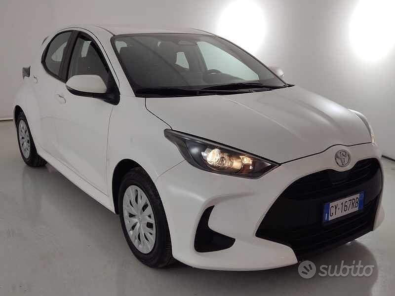 Usata Toyota Yaris Hybrid Active 92 CV (67 kW) 2025 Bianco Berlina