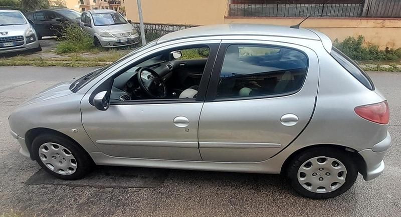 Usata Peugeot 206 68 CV (50 kW) 2008 Argento Berlina