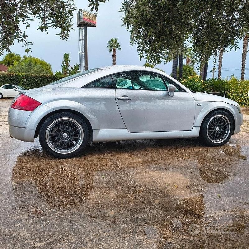 Usata Audi TT 225 CV (165 kW) 1999 Grigio Coupé