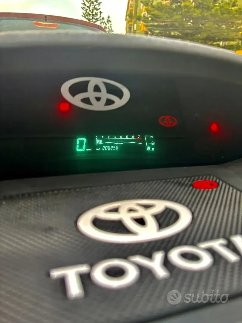 Usata Toyota Yaris 65 CV (47 kW) 2007 Grigio Utilitaria
